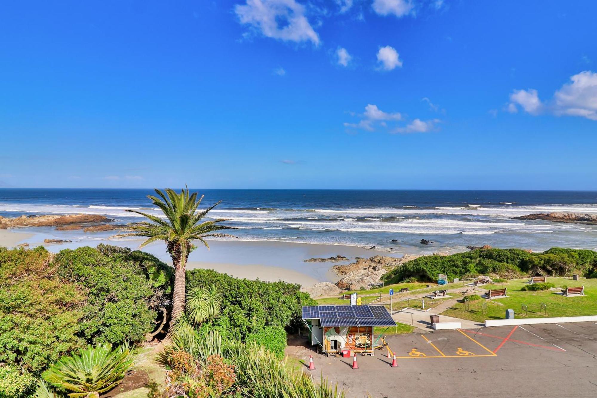 Hermanus Beachfront Lodge - Solar Power Exterior foto